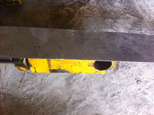 กระบอกไฮโดรลิค แกนโตประมาณ 30 มม. ระยะชักเลื่อนตัว 40 ซม. แกนกระบอกไม่มีรอย