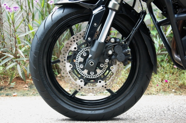 ขาย Kawasaki Versys 650 ปี 2012  Book Service เอกสารพร้อมโอน