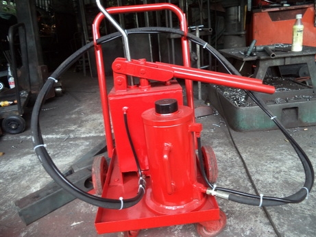 แม่แรงรถเข็น แม่แรงยกรถ ขนาด 40ตัน 60 ตัน 80ตัน 100ตัน แม่แรงรถเข็น แม่แรงยกรถ ขนาด 40ตัน 60 ตัน 80ตัน 100ตัน