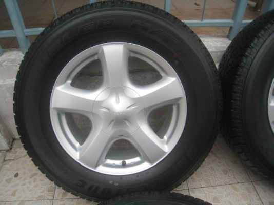 ขายล้อแม็กป้ายแดง Isuzu D-max 17" พร้อมยางปี14 สนใจติดต่อเล็กคลองสามครับ 081-3747940