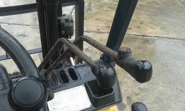 รถโฟล์คลิฟท์ ยี่ห้อ TOYOTA เสายกสูง 3 เมตร ยกได้ 1 ตัน เชื้อเพลิงเบนซิน