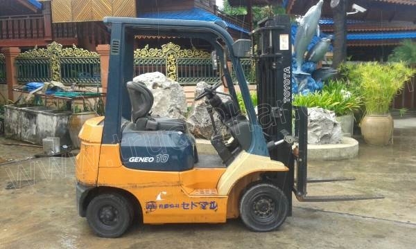 รถโฟล์คลิฟท์ ยี่ห้อ TOYOTA เสายกสูง 3 เมตร ยกได้ 1 ตัน เชื้อเพลิงเบนซิน