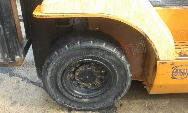 รถโฟล์คลิฟท์ ยี่ห้อ TOYOTA เสายกสูง 3 เมตร ยกได้ 1 ตัน เชื้อเพลิงเบนซิน