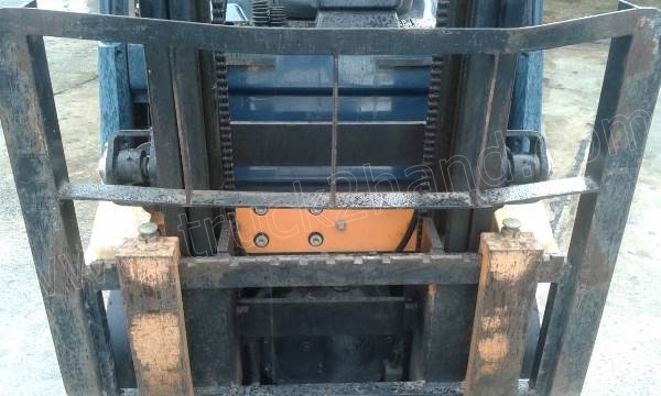 รถโฟล์คลิฟท์ ยี่ห้อ TOYOTA เสายกสูง 3 เมตร ยกได้ 1 ตัน เชื้อเพลิงเบนซิน