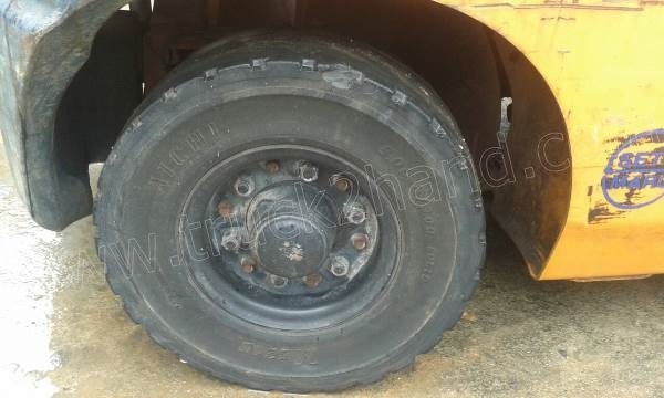 รถโฟล์คลิฟท์ ยี่ห้อ TOYOTA เสายกสูง 3 เมตร ยกได้ 1 ตัน เชื้อเพลิงเบนซิน