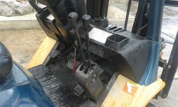 รถโฟล์คลิฟท์ ยี่ห้อ TOYOTA เสายกสูง 3 เมตร ยกได้ 1 ตัน เชื้อเพลิงเบนซิน