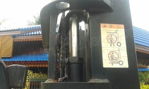 รถโฟล์คลิฟท์ ยี่ห้อ TOYOTA เสายกสูง 3 เมตร ยกได้ 1 ตัน เชื้อเพลิงเบนซิน