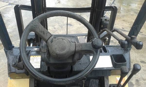 รถโฟล์คลิฟท์ ยี่ห้อ TOYOTA เสายกสูง 3 เมตร ยกได้ 1 ตัน เชื้อเพลิงเบนซิน