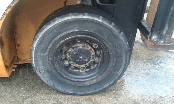 รถโฟล์คลิฟท์ ยี่ห้อ TOYOTA เสายกสูง 3 เมตร ยกได้ 1 ตัน เชื้อเพลิงเบนซิน