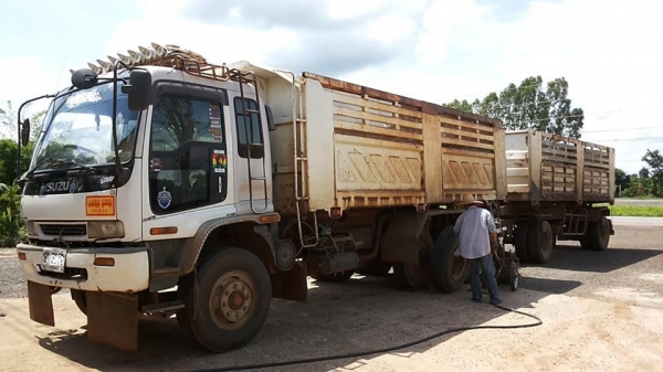 ***ขายแล้วครับขอบคุณ Truck2hand ขาย18ล้อพ่วงแม่ลูกดั้ม ISUZU DECA FXZ 270 EURO1 ปี46 FXZ23NZP-T 6SD1-270แรง เครื่องเดิมเกียร์อีตั้น เครื่องดี แน่นดี แรง เกียร์ดีไม่หลุด ช่วงล่างเดิมๆ คัสซีดีเดิม ไม่ปะ ไม่ดาม ไม่มีบวม ตำหนิ สนิมกินบ้าง ผิวนอก กระบะดั้มเหล็