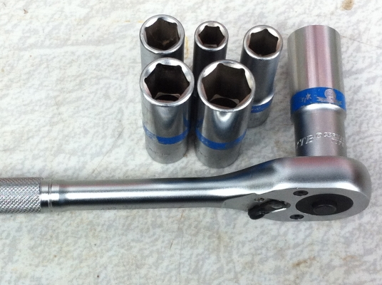 ประแจบล็อกอย่างดีตัวใหญ่ YTB พร้อมลูกบล็อกแบบยาวอีก 6 ตัว มีเบอร์ 10 , 12,14 ,17,19,21 ประแจบล็อกอย่างดีตัวใหญ่ YTB พร้อมลูกบล็อกแบบยาวอีก 6 ตัว มีเบอร์ 10 , 12,14 ,17,19,21