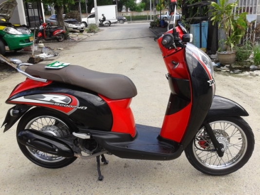 Scoopy i ราคา 22000 บาท โทร 089-8859869 เดช