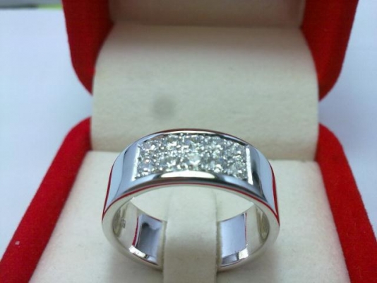 แหวนเงินฝังเพชรสวิส