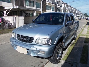 ขายรถ ISUZU 3.0 4 ประตู 4 WD รถสูงนิดๆ รถสวยมาก ขายรถ ISUZU 3.0 4 ประตู 4 WD รถสูงนิดๆ รถสวยมาก