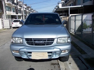 ขายรถ ISUZU 3.0 4 ประตู 4 WD รถสูงนิดๆ รถสวยมาก ขายรถ ISUZU 3.0 4 ประตู 4 WD รถสูงนิดๆ รถสวยมาก