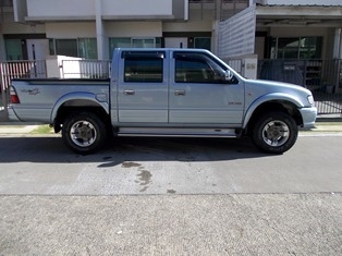 ขายรถ ISUZU 3.0 4 ประตู 4 WD รถสูงนิดๆ รถสวยมาก ขายรถ ISUZU 3.0 4 ประตู 4 WD รถสูงนิดๆ รถสวยมาก