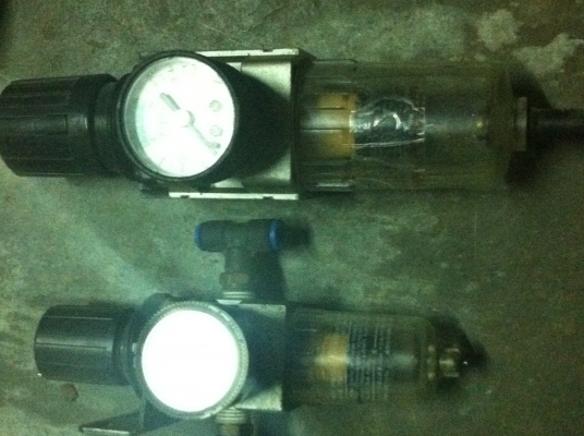 ชุดตัวปรับตั้งแรงดันลม พร้อมกับตัวดักน้ำ ยี่ห้อ SMC ปรับตั้งแรงดันได้ 0.1- 8.5 kgf/cm2 กระเป๋าดักน้ำขนาดเส็นผ่าศูนย์กลาง 3.5 ซม ชุดตัวปรับตั้งแรงดันลม พร้อมกับตัวดักน้ำ ยี่ห้อ SMC ปรับตั้งแรงดันได้ 0.1- 8.5 kgf/cm2 กระเป๋าดักน้ำขนาดเส็นผ่าศูนย์กลาง 3.5 ซม