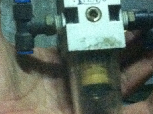 ชุดตัวปรับตั้งแรงดันลม พร้อมกับตัวดักน้ำ ยี่ห้อ SMC ปรับตั้งแรงดันได้ 0.1- 8.5 kgf/cm2 กระเป๋าดักน้ำขนาดเส็นผ่าศูนย์กลาง 3.5 ซม ชุดตัวปรับตั้งแรงดันลม พร้อมกับตัวดักน้ำ ยี่ห้อ SMC ปรับตั้งแรงดันได้ 0.1- 8.5 kgf/cm2 กระเป๋าดักน้ำขนาดเส็นผ่าศูนย์กลาง 3.5 ซม