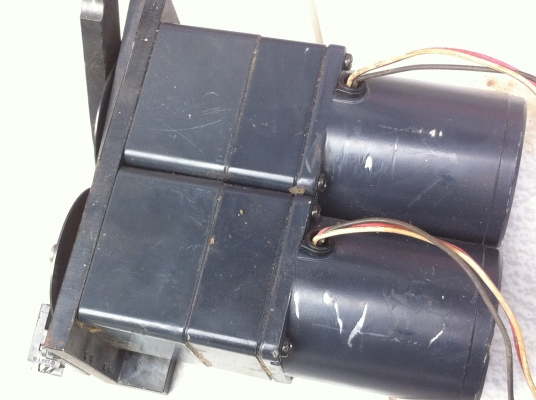 มอเตอร์เกียร์ญี่ปุ่น ยี่ห้อ ORINETAL ทดแล้วหมุนที่ 23 รอบต่อนาที่ ขนาดกำลังมดเตอร์ 6 W. มอเตอร์เกียร์ญี่ปุ่น ยี่ห้อ ORINETAL ทดแล้วหมุนที่ 23 รอบต่อนาที่ ขนาดกำลังมดเตอร์ 6 W.