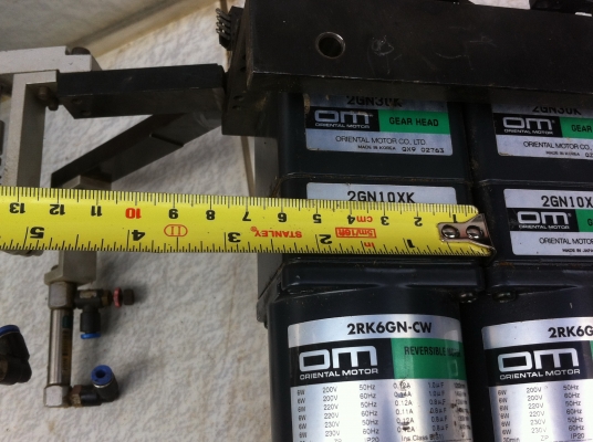 มอเตอร์เกียร์ญี่ปุ่น ยี่ห้อ ORINETAL ทดแล้วหมุนที่ 23 รอบต่อนาที่ ขนาดกำลังมดเตอร์ 6 W.