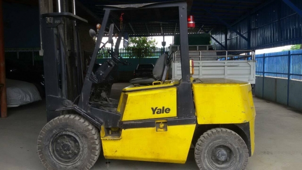 +++ ขายรถโฟล์คลิฟท์  YALE  FD40 ขนาด 4 ตัน  เครื่องยนต์ดีเซล  เสา 3 เมตร  เกียร์ออโตเมติค  งา 1,070  มม.  ยางลม  รถพร้อมใช้  *** สนใจรายละเอียด ราคา  คุยได้ครับ โทร. 081-659-7598 ครับ ***
