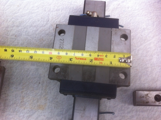 ชุดลูกกลิ้งรางสไลด์ถอดจากเครื่องCNC ขนาดกว้าง 35 มม. ยาว 22 ซม.เป็นรางแนวตั้งของเครื่อง ( มี 20 อัน) ชุดลูกกลิ้งรางสไลด์ถอดจากเครื่องCNC ขนาดกว้าง 35 มม. ยาว 22 ซม.เป็นรางแนวตั้งของเครื่อง ( มี 20 อัน)