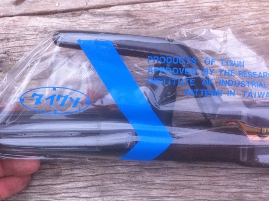 หัวจับลวดเชื่อมไฟฟ้า TYSUN ขนาด 500 A.สำหรับงานงานเชื่อมหนักๆทนกระแสได้สูงปากจับลวดได้แน่น มีฉนวนทนร้อนอย่างดี หัวจับลวดเชื่อมไฟฟ้า TYSUN ขนาด 500 A.สำหรับงานงานเชื่อมหนักๆทนกระแสได้สูงปากจับลวดได้แน่น มีฉนวนทนร้อนอย่างดี