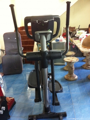 เครื่องออกกำลังกายวิ่งกึ่งสเต็ป ยี่ห้อ NordicTrack รุ่น cx-650 สภาพสวย