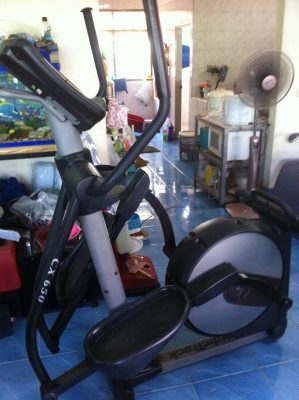 เครื่องออกกำลังกายวิ่งกึ่งสเต็ป ยี่ห้อ NordicTrack รุ่น cx-650 สภาพสวย