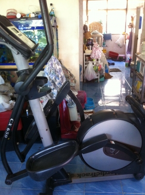 เครื่องออกกำลังกายวิ่งกึ่งสเต็ป ยี่ห้อ NordicTrack รุ่น cx-650 สภาพสวย