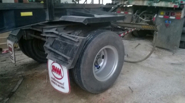 ขายหางพ่วง 2 เพลา. ปี 54 ( ใช้งานน้อย. ) สนใจติดต่อ 081 - 6079515 ขายหางพ่วง 2 เพลา. ปี 54 ( ใช้งานน้อย. ) สนใจติดต่อ 081 - 6079515