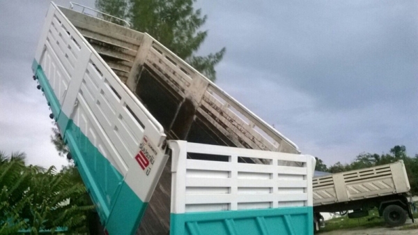 ขายหางพ่วง 2 เพลา. ปี 54 ( ใช้งานน้อย. ) สนใจติดต่อ 081 - 6079515 ขายหางพ่วง 2 เพลา. ปี 54 ( ใช้งานน้อย. ) สนใจติดต่อ 081 - 6079515