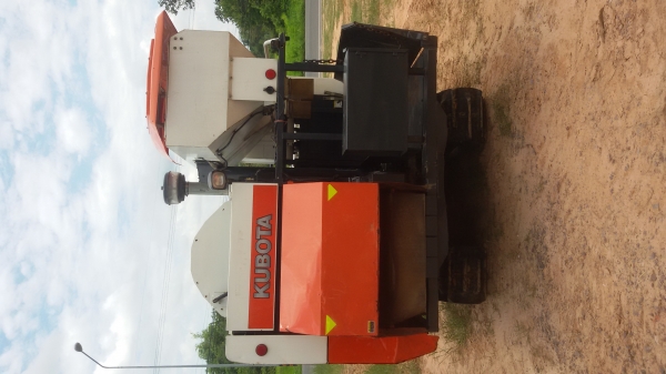 ขายรถเกี่ยวข้าวkubota plus พร้อมเทเลอร์ เล่มทะเบียนพร้อมโอน ขายรถเกี่ยวข้าวkubota plus พร้อมเทเลอร์ เล่มทะเบียนพร้อมโอน