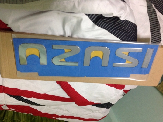 ขายโลโก้อิซูซุเดกก้าแท้ยี่ปุ่นครับ. ซื้อมาเป็นตัวอย่างไฟโลโก้ครับยังไม่ได้ใช้ ขายโลโก้อิซูซุเดกก้าแท้ยี่ปุ่นครับ. ซื้อมาเป็นตัวอย่างไฟโลโก้ครับยังไม่ได้ใช้