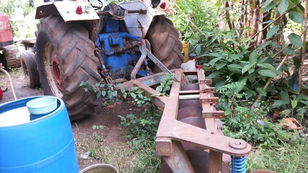 ***ขายแล้วครับขอบคุณ Truck2hand <ถูกๆจัดให้ ร่วมสู้ด้วยกัน พี่น้องครับ !!>>ขายถูกๆ รถไถเพลาเดียว FORD T2 รหัส 683F 6090AAB,703F 6016AAA เครื่องเดิมเกียร์เดิม เครื่องดี มีอ่อนนิดนึง เกียร์เดิมไม่หลุดไม่หอน ระบบไฮฯใช้งานปกติ ไม่แตก สีสันสวย บอดี้ดี