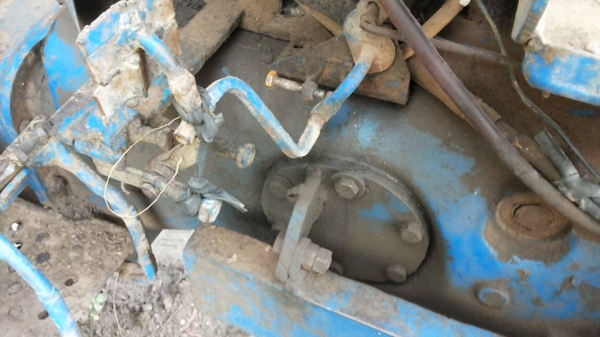 ***ขายแล้วครับขอบคุณ Truck2hand <ถูกๆจัดให้ ร่วมสู้ด้วยกัน พี่น้องครับ !!>>ขายถูกๆ รถไถเพลาเดียว FORD T2 รหัส 683F 6090AAB,703F 6016AAA เครื่องเดิมเกียร์เดิม เครื่องดี มีอ่อนนิดนึง เกียร์เดิมไม่หลุดไม่หอน ระบบไฮฯใช้งานปกติ ไม่แตก สีสันสวย บอดี้ดี