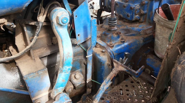 ***ขายแล้วครับขอบคุณ Truck2hand <ถูกๆจัดให้ ร่วมสู้ด้วยกัน พี่น้องครับ !!>>ขายถูกๆ รถไถเพลาเดียว FORD T2 รหัส 683F 6090AAB,703F 6016AAA เครื่องเดิมเกียร์เดิม เครื่องดี มีอ่อนนิดนึง เกียร์เดิมไม่หลุดไม่หอน ระบบไฮฯใช้งานปกติ ไม่แตก สีสันสวย บอดี้ดี