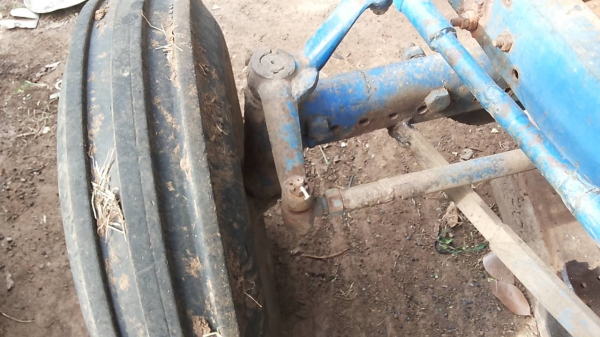 ***ขายแล้วครับขอบคุณ Truck2hand <ถูกๆจัดให้ ร่วมสู้ด้วยกัน พี่น้องครับ !!>>ขายถูกๆ รถไถเพลาเดียว FORD T2 รหัส 683F 6090AAB,703F 6016AAA เครื่องเดิมเกียร์เดิม เครื่องดี มีอ่อนนิดนึง เกียร์เดิมไม่หลุดไม่หอน ระบบไฮฯใช้งานปกติ ไม่แตก สีสันสวย บอดี้ดี