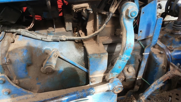 ***ขายแล้วครับขอบคุณ Truck2hand <ถูกๆจัดให้ ร่วมสู้ด้วยกัน พี่น้องครับ !!>>ขายถูกๆ รถไถเพลาเดียว FORD T2 รหัส 683F 6090AAB,703F 6016AAA เครื่องเดิมเกียร์เดิม เครื่องดี มีอ่อนนิดนึง เกียร์เดิมไม่หลุดไม่หอน ระบบไฮฯใช้งานปกติ ไม่แตก สีสันสวย บอดี้ดี