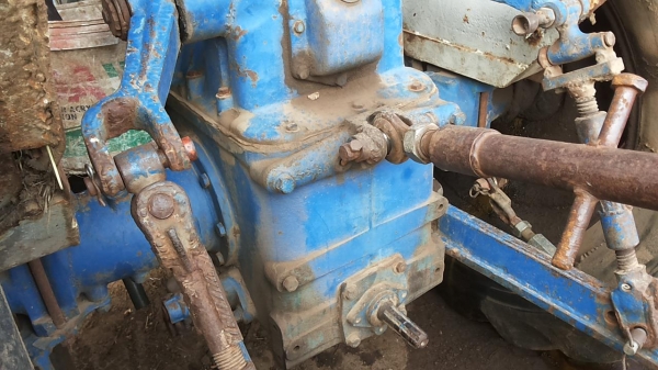 ***ขายแล้วครับขอบคุณ Truck2hand <ถูกๆจัดให้ ร่วมสู้ด้วยกัน พี่น้องครับ !!>>ขายถูกๆ รถไถเพลาเดียว FORD T2 รหัส 683F 6090AAB,703F 6016AAA เครื่องเดิมเกียร์เดิม เครื่องดี มีอ่อนนิดนึง เกียร์เดิมไม่หลุดไม่หอน ระบบไฮฯใช้งานปกติ ไม่แตก สีสันสวย บอดี้ดี