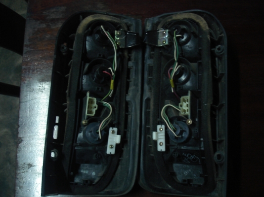 ไฟท้าย TOYOTA COMUTER แท้ติดรถ ไม่แตกไม่มีร้าว