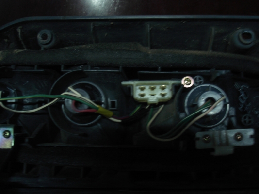 ไฟท้าย TOYOTA COMUTER แท้ติดรถ ไม่แตกไม่มีร้าว