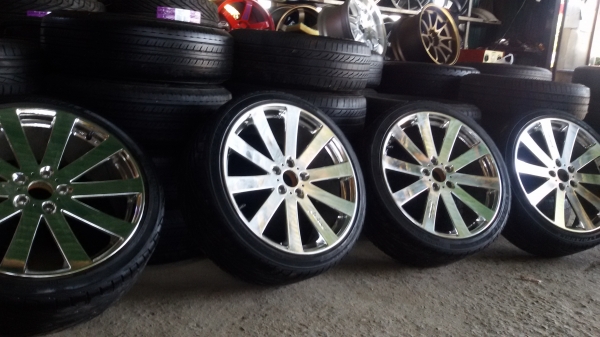 ขายล้อขอบ20 5รู114พร้อมยางชุดละ17500