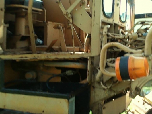 **450,000 บ.ต่อรอง**ขายรถเกรดเดอร์ KOMATSU MOTOR GRADER GD31-3H S.No.2866 Close Cabเครื่องเดิมปั้มเดิม เครื่องKOMATSU S4D120 110HP 4สูบ เครื่องดี สตาร์ทติด เสียงดี แน่นดี ปั้มดี ใบมีดสภาพดี บอดี้ยังสวยเดิม สีสันสวยบางเดิม ยางดี4เส้นพอใช้2เส้น รถเคยใช้งานท