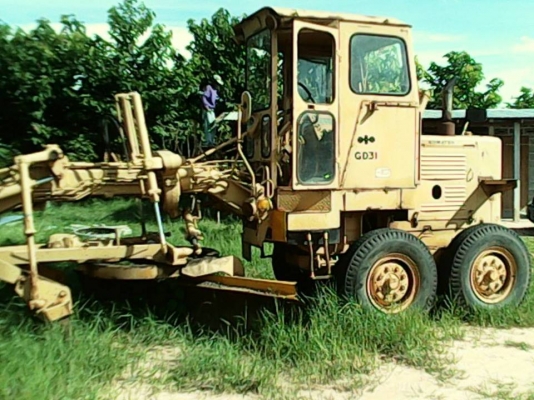 **450,000 บ.ต่อรอง**ขายรถเกรดเดอร์ KOMATSU MOTOR GRADER GD31-3H S.No.2866 Close Cabเครื่องเดิมปั้มเดิม เครื่องKOMATSU S4D120 110HP 4สูบ เครื่องดี สตาร์ทติด เสียงดี แน่นดี ปั้มดี ใบมีดสภาพดี บอดี้ยังสวยเดิม สีสันสวยบางเดิม ยางดี4เส้นพอใช้2เส้น รถเคยใช้งานท