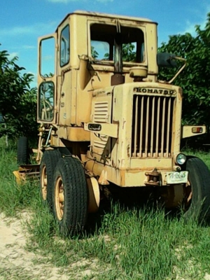 **450,000 บ.ต่อรอง**ขายรถเกรดเดอร์ KOMATSU MOTOR GRADER GD31-3H S.No.2866 Close Cabเครื่องเดิมปั้มเดิม เครื่องKOMATSU S4D120 110HP 4สูบ เครื่องดี สตาร์ทติด เสียงดี แน่นดี ปั้มดี ใบมีดสภาพดี บอดี้ยังสวยเดิม สีสันสวยบางเดิม ยางดี4เส้นพอใช้2เส้น รถเคยใช้งานท