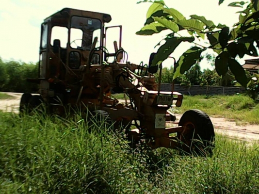 **450,000 บ.ต่อรอง**ขายรถเกรดเดอร์ KOMATSU MOTOR GRADER GD31-3H S.No.2866 Close Cabเครื่องเดิมปั้มเดิม เครื่องKOMATSU S4D120 110HP 4สูบ เครื่องดี สตาร์ทติด เสียงดี แน่นดี ปั้มดี ใบมีดสภาพดี บอดี้ยังสวยเดิม สีสันสวยบางเดิม ยางดี4เส้นพอใช้2เส้น รถเคยใช้งานท