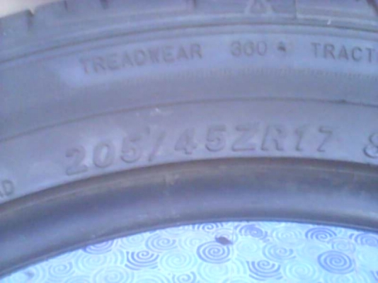 ยางใหม่ 99 \%  falken 205/45/17 มี 4 เส้น 8500 บาท