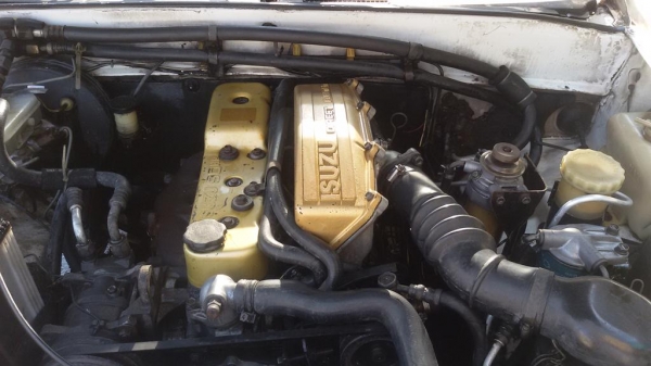 Isuzu 5 Door Van 1993 สีขาวสวยๆ มังกรทอง 2800 CC (เครื่องเงียบและแรงตามใจสั่ง)เครื่อง ช่วงล่างดี แอร์เย็น พวงมาลัยเพาเวอร์ กระจกมือหมุนล้อ แม็กสวย เกียร์ธรรมดาภาษี 58 กล้า.. ท้า.. ลองขับ