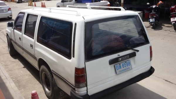 Isuzu 5 Door Van 1993 สีขาวสวยๆ มังกรทอง 2800 CC (เครื่องเงียบและแรงตามใจสั่ง)เครื่อง ช่วงล่างดี แอร์เย็น พวงมาลัยเพาเวอร์ กระจกมือหมุนล้อ แม็กสวย เกียร์ธรรมดาภาษี 58 กล้า.. ท้า.. ลองขับ